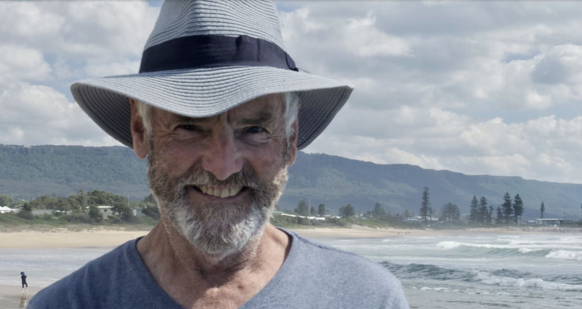 Lifesaver teaches refugees to swim