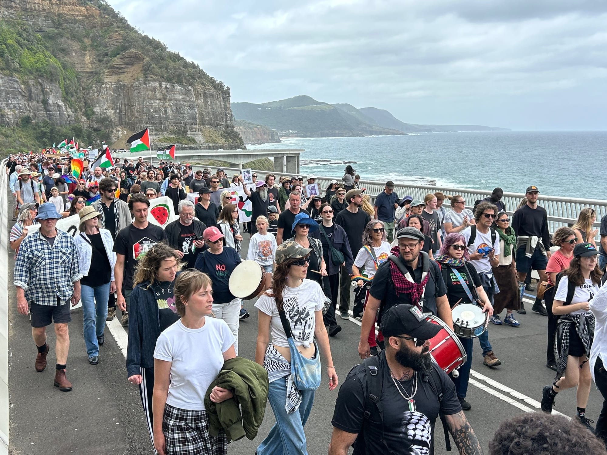 Organisers ecstatic at big numbers for Sea Cliff Bridge pro Palestine rally 
												post image