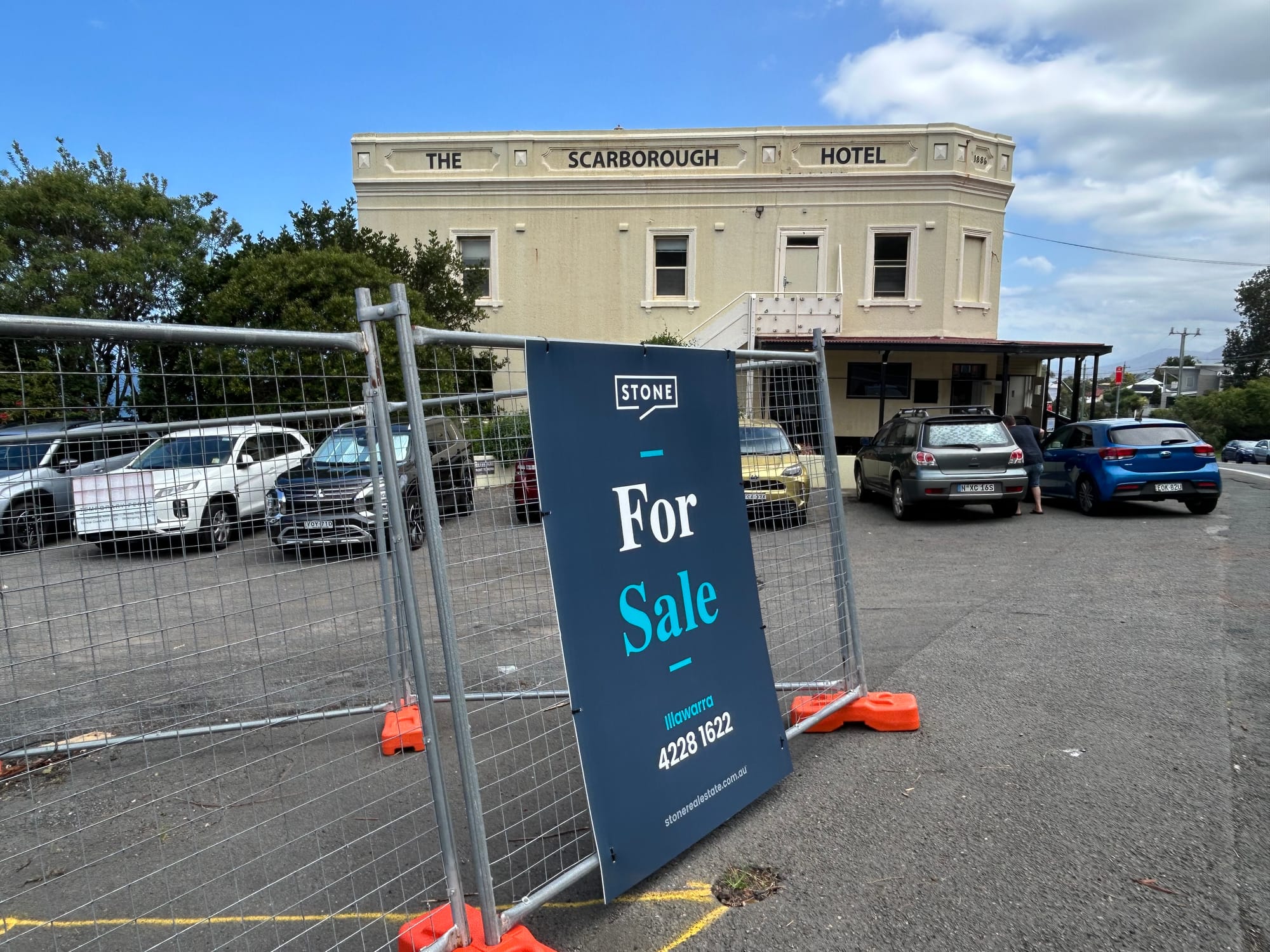 The battle for parking at the iconic Scarborough Pub spills out into the streets 
												post image