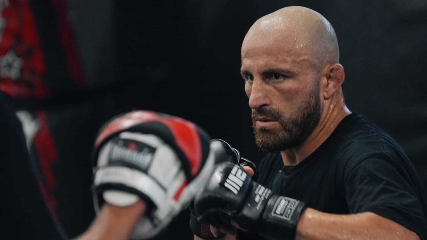 Volk keeps UFC world title with classy display of MMA skills 
												post image