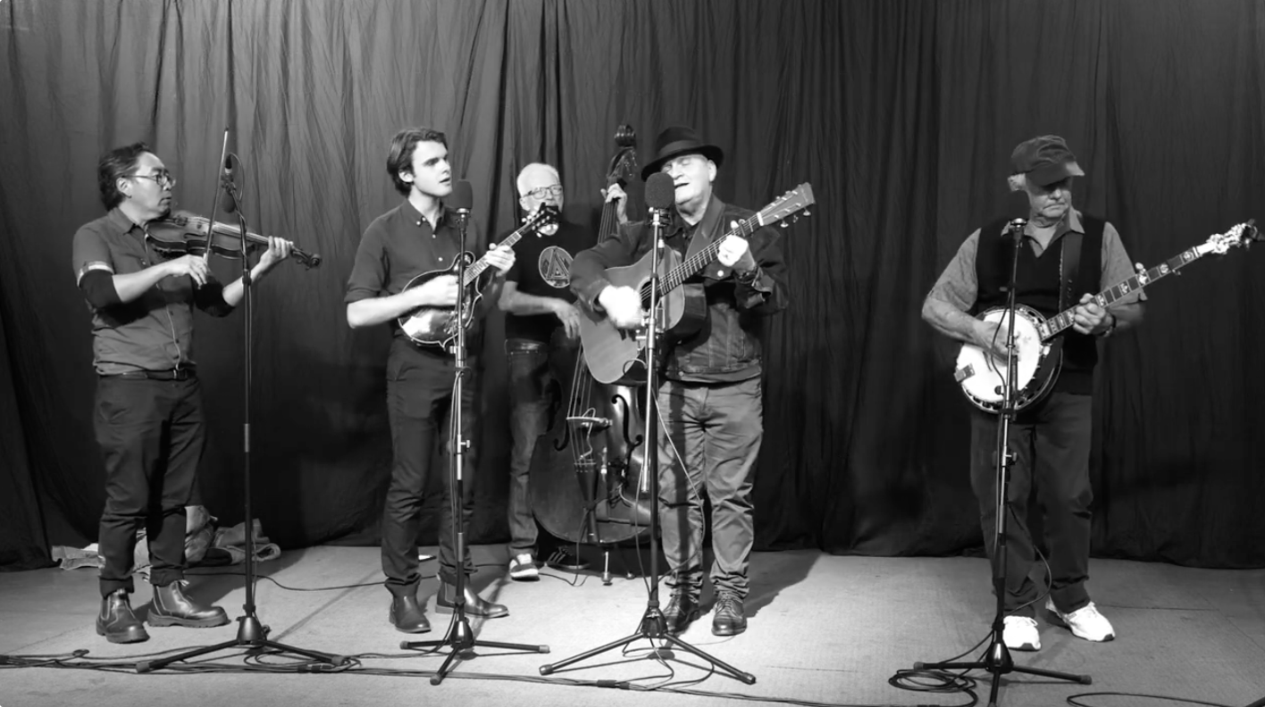 Time to play bluegrass 
												post image