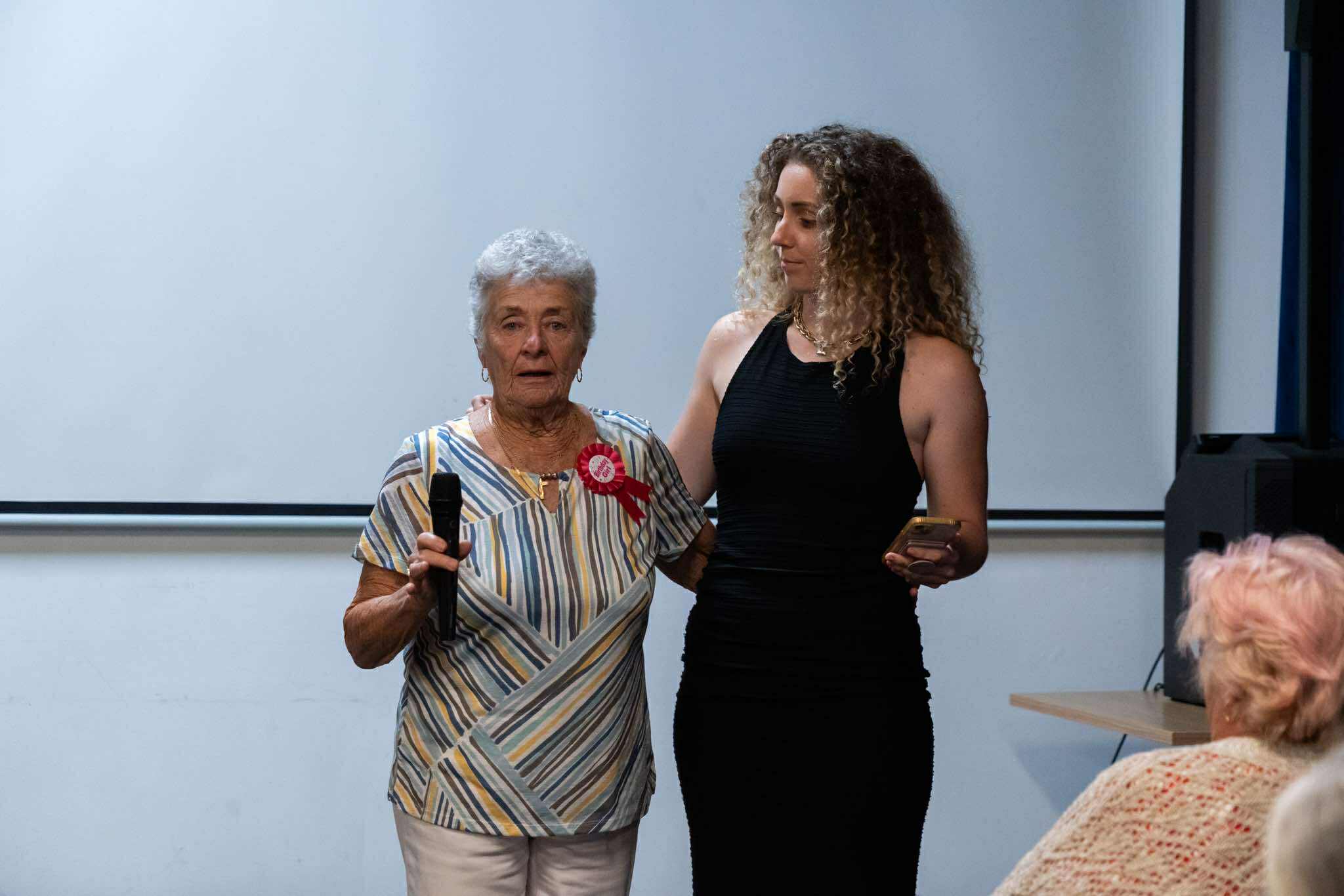 Coledale film screening raises over $1000 for 'Grandma's House'