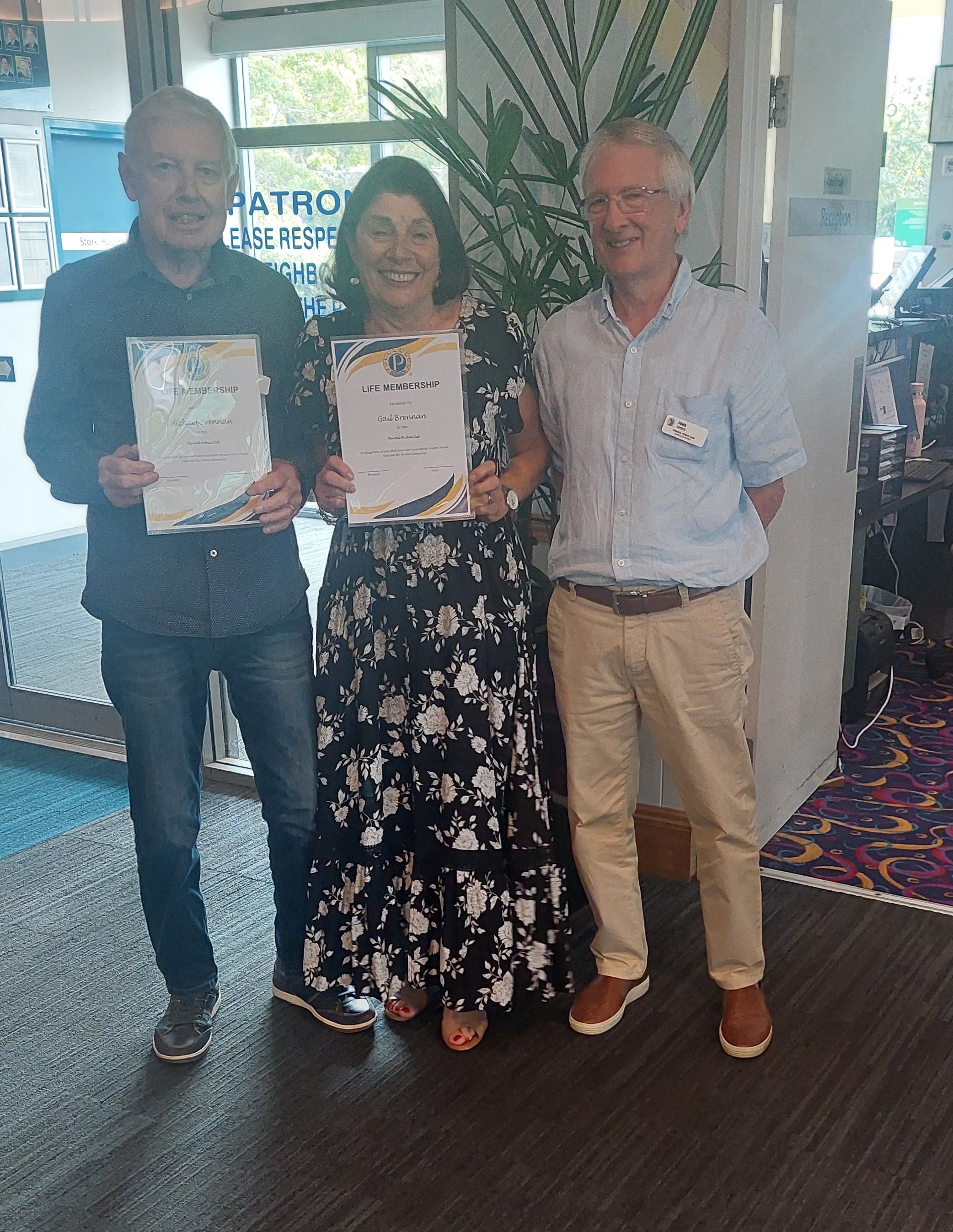 Thirroul Probus honours Mike and Gail Brennan with Life Membership