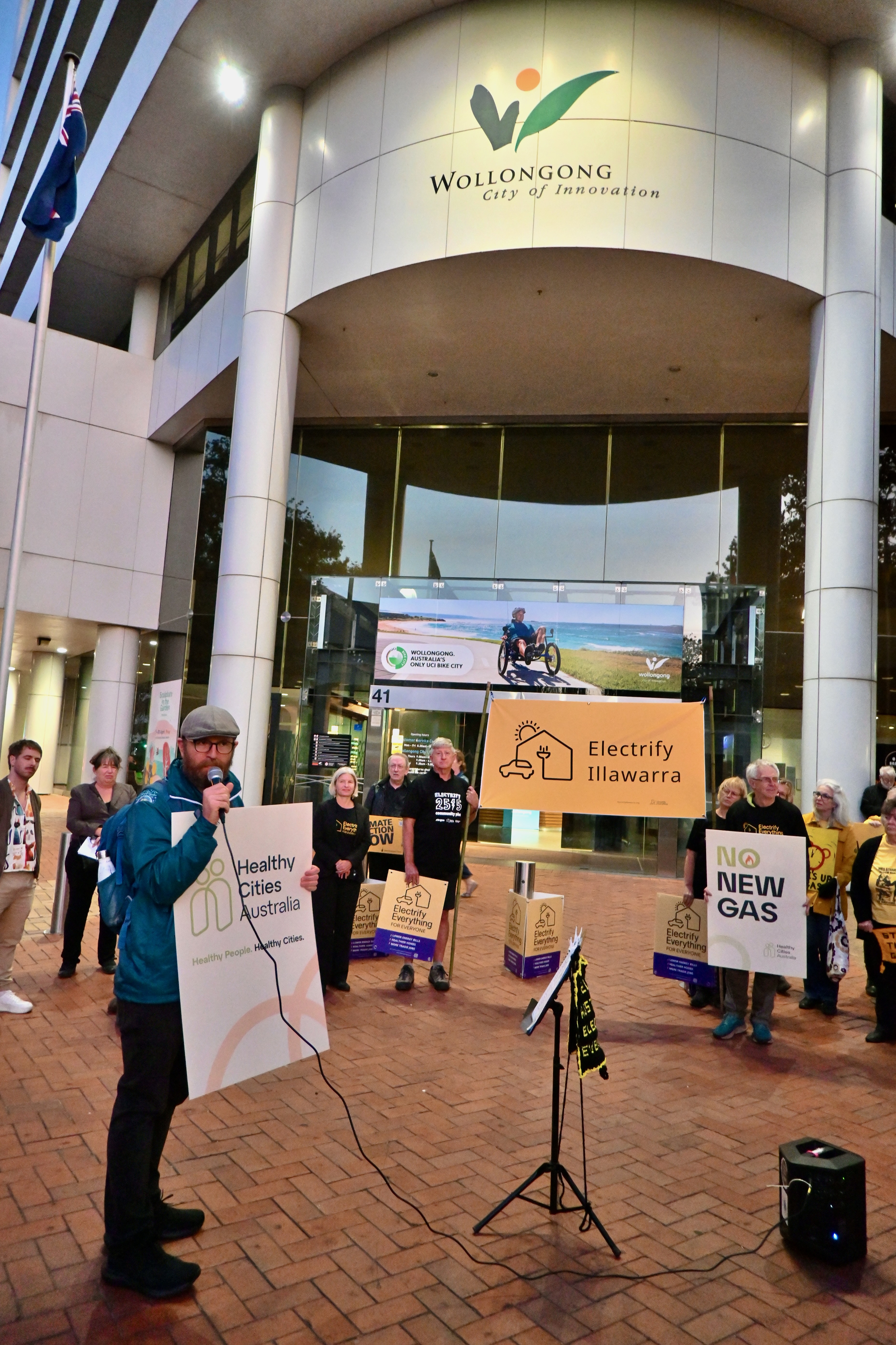 Wollongong City Council responds to calls to mandate all-electric new developments