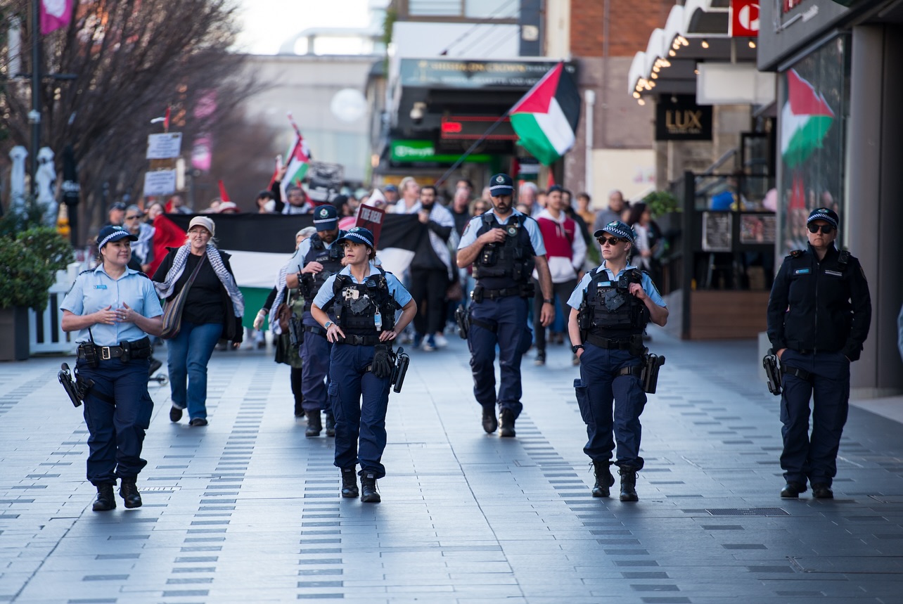 Police accused of 'intimidation' and unnecessary show of force at Wollongong free Palestine rally