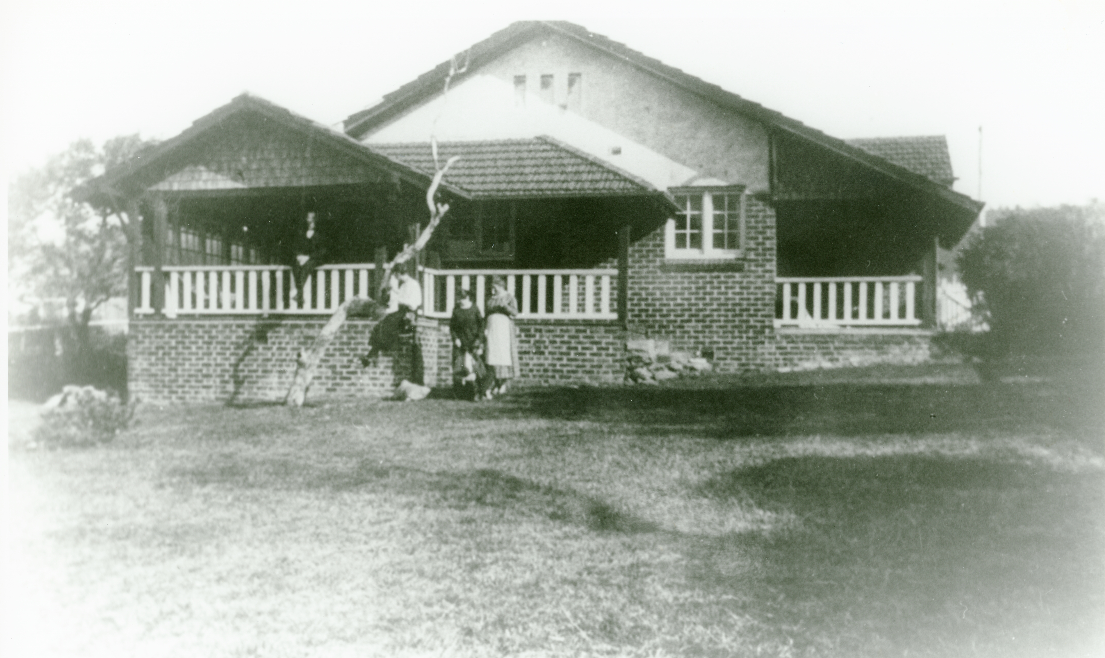 Friday essay: kangaroos and kindred spirits – D.H. Lawrence, Garry Shead and catching the flame of creativity