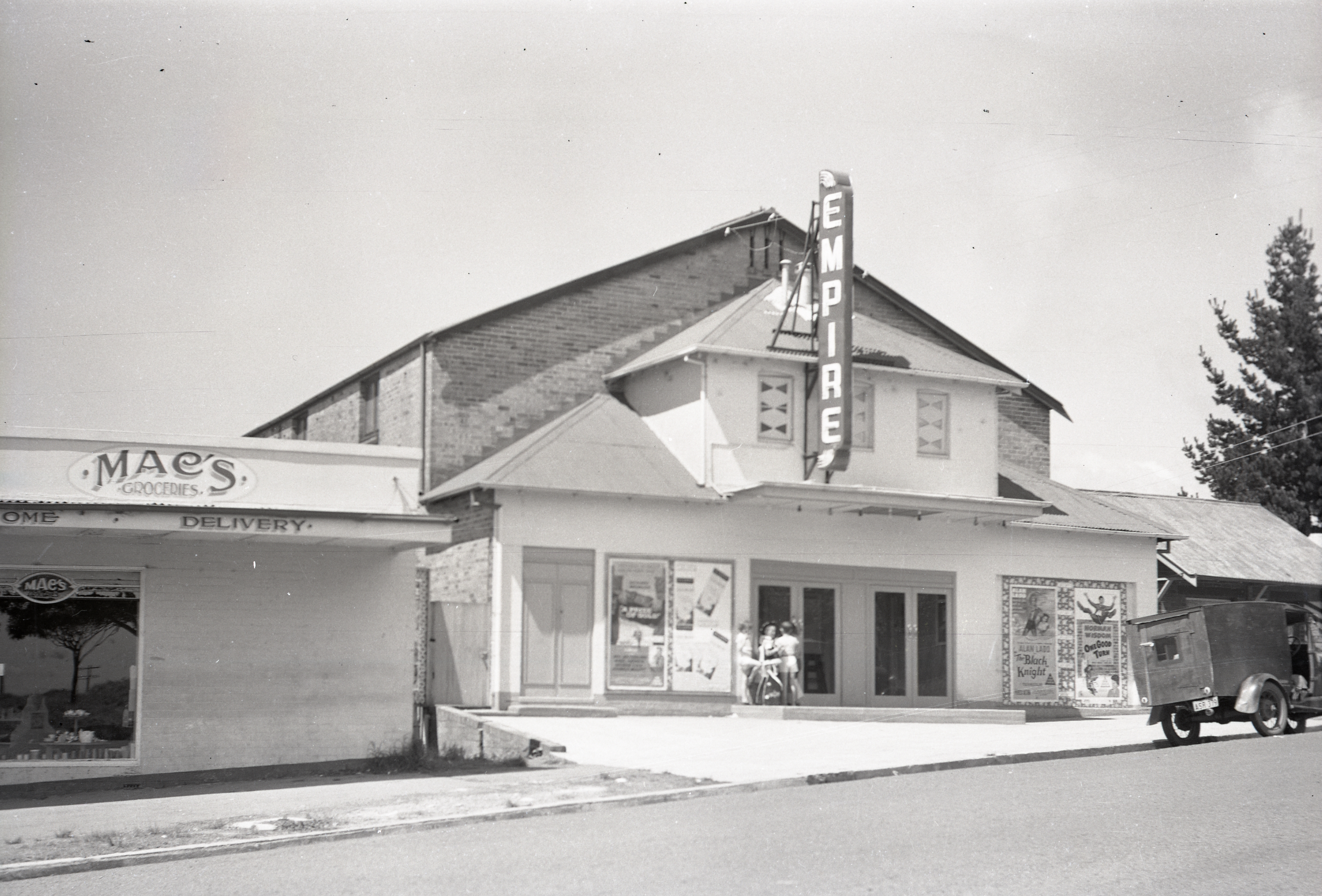 Local history exhibition celebrates theatre in the Illawarra