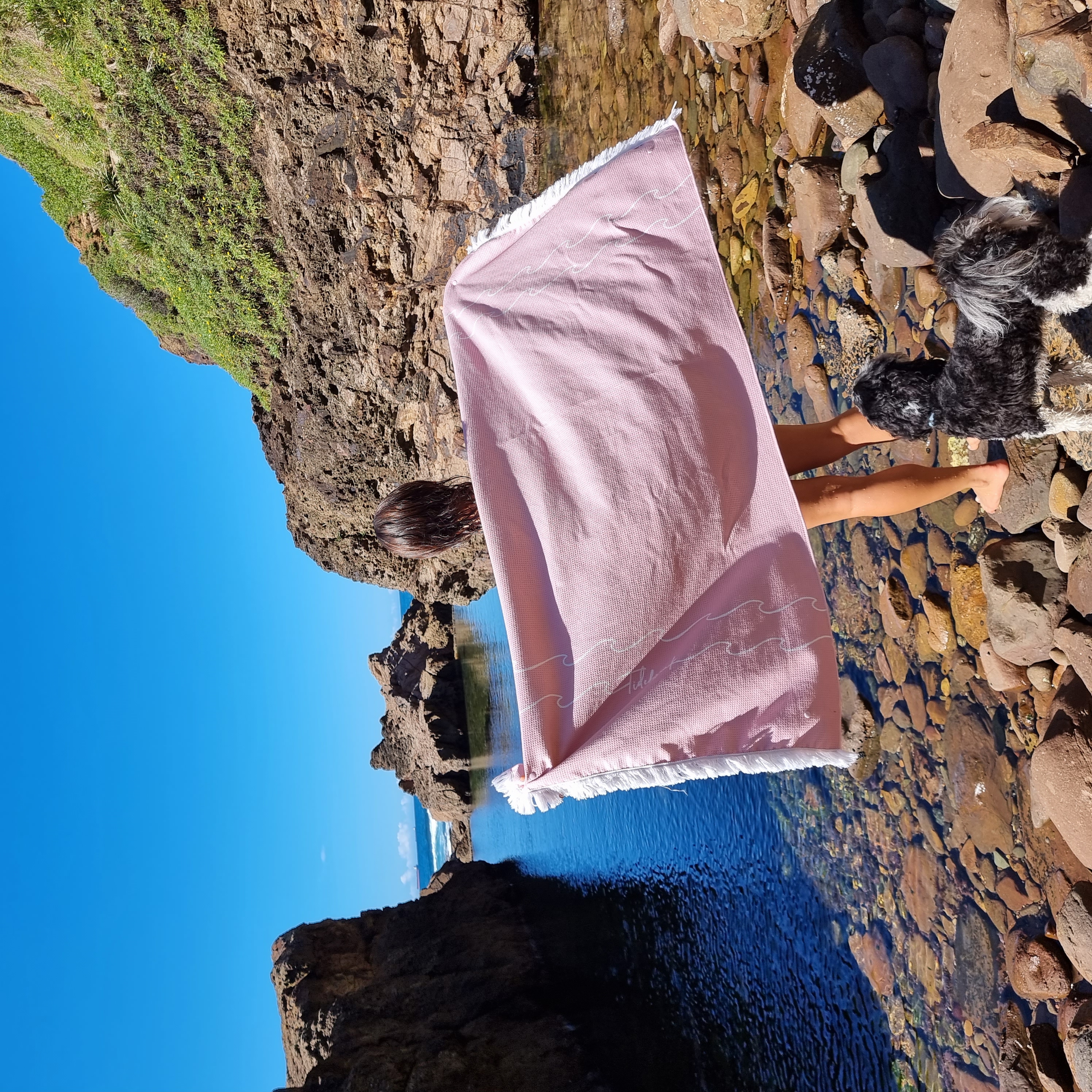 Wollongong teacher invents ultimate beach towel