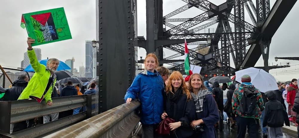 Illawarra stands up for Gaza and joins massive Sydney Harbour Bridge protest post image