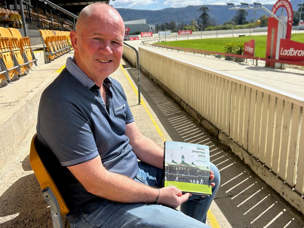 Farewelling the famous Dapto Dogs, and remembering the night I won running barefoot post image