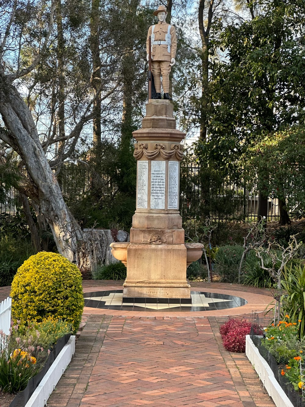 Sub-branch receives grant to restore war memorial in Thirroul post image