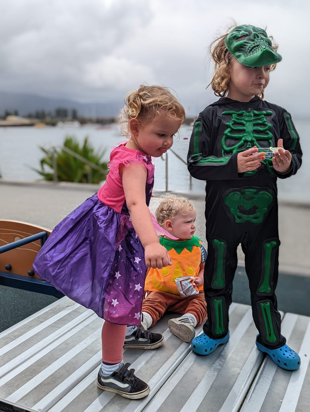 Happy Halloween, Monday readers post image