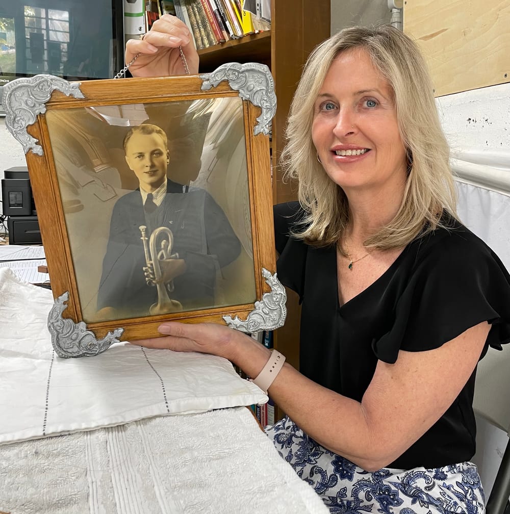 All that glitters: Shed helps restore family photo frame post image