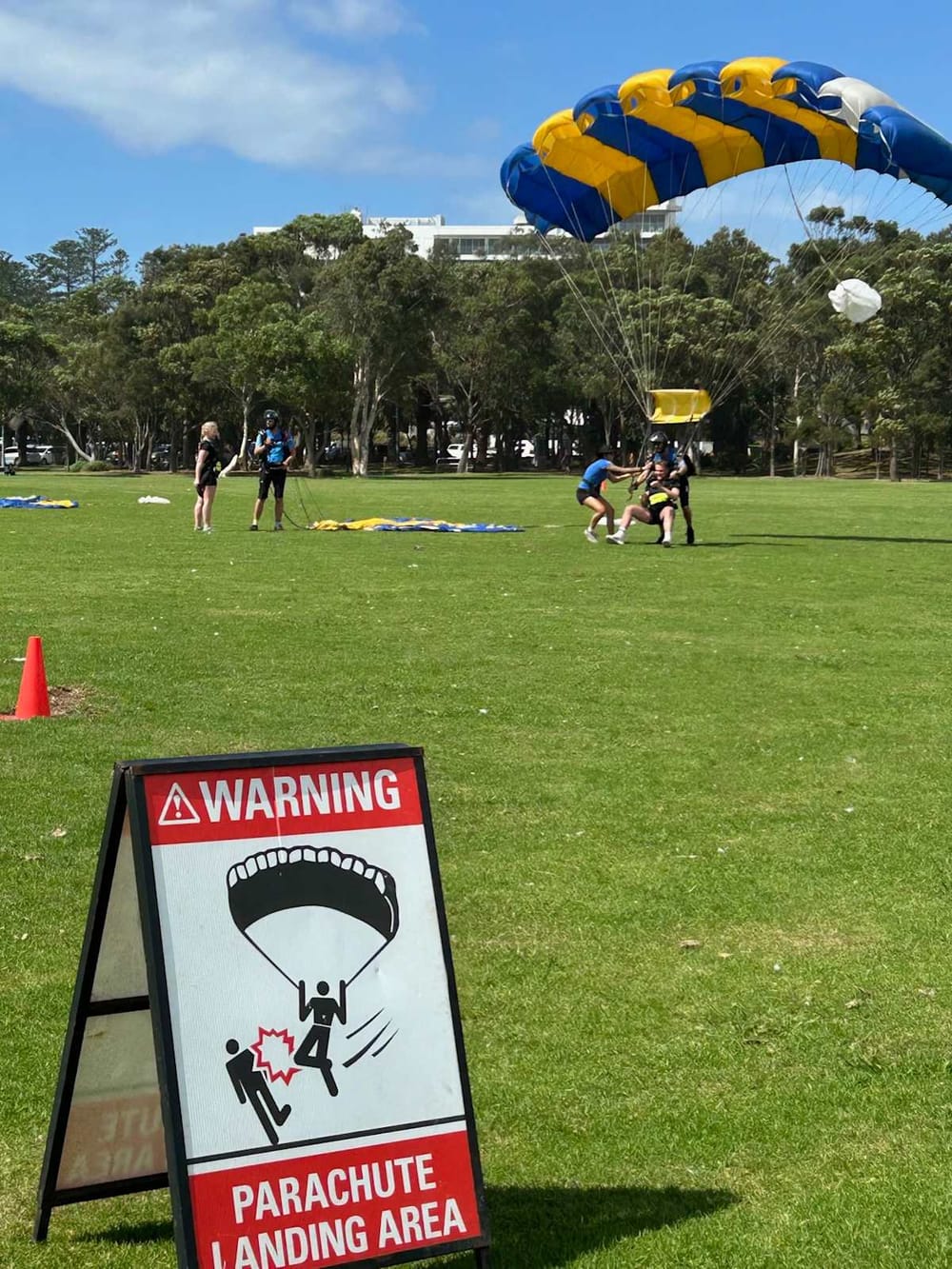 Lord Mayor says skydiving at Stuart Park is here to stay and financially 'what's in the past, is in the past' post image