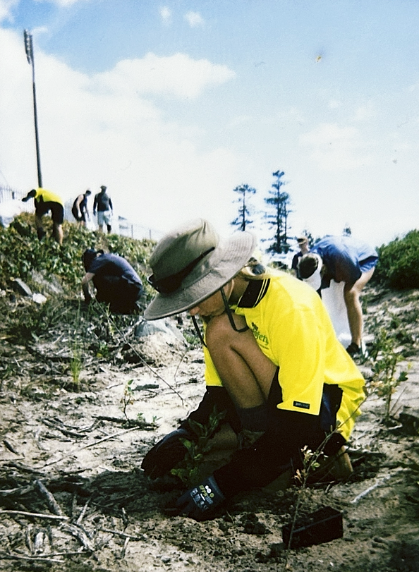 Yours & Owls greening program brings young crowd to Bushcare post image